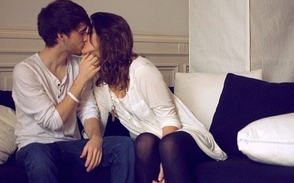 Élj át emlékezetes csókot, használj feromonos parfümöt!